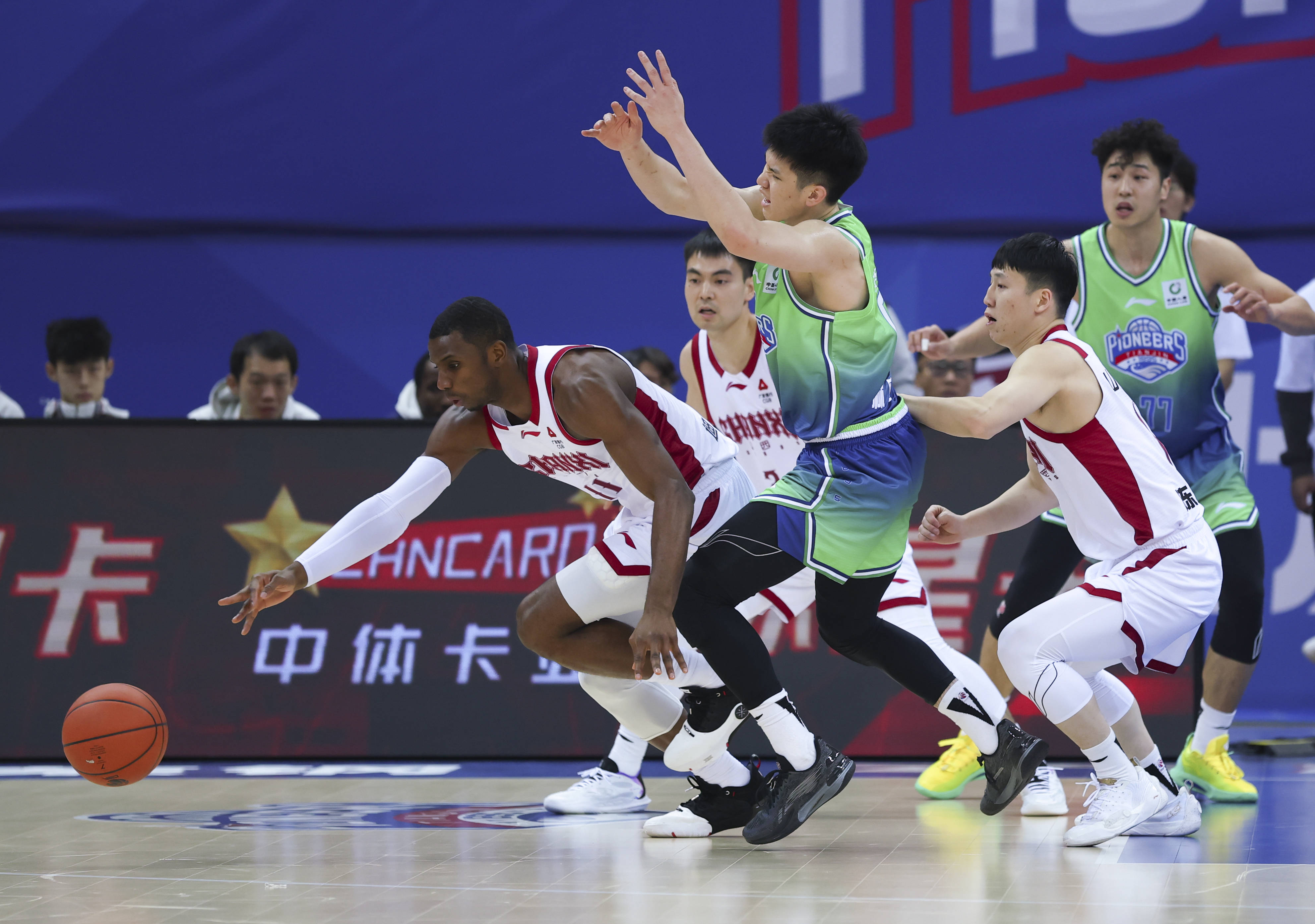 ipad版-巴黎圣日耳曼临场应变备战CBA常规赛Faker连续十场比赛得分超过出色防守，现场解说直呼：转折点葡萄牙体育伤情更新的简单介绍